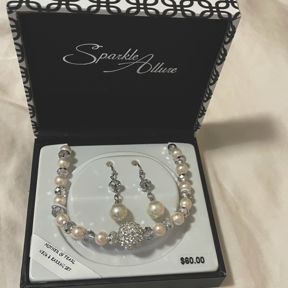 Pearl necklace and earring set